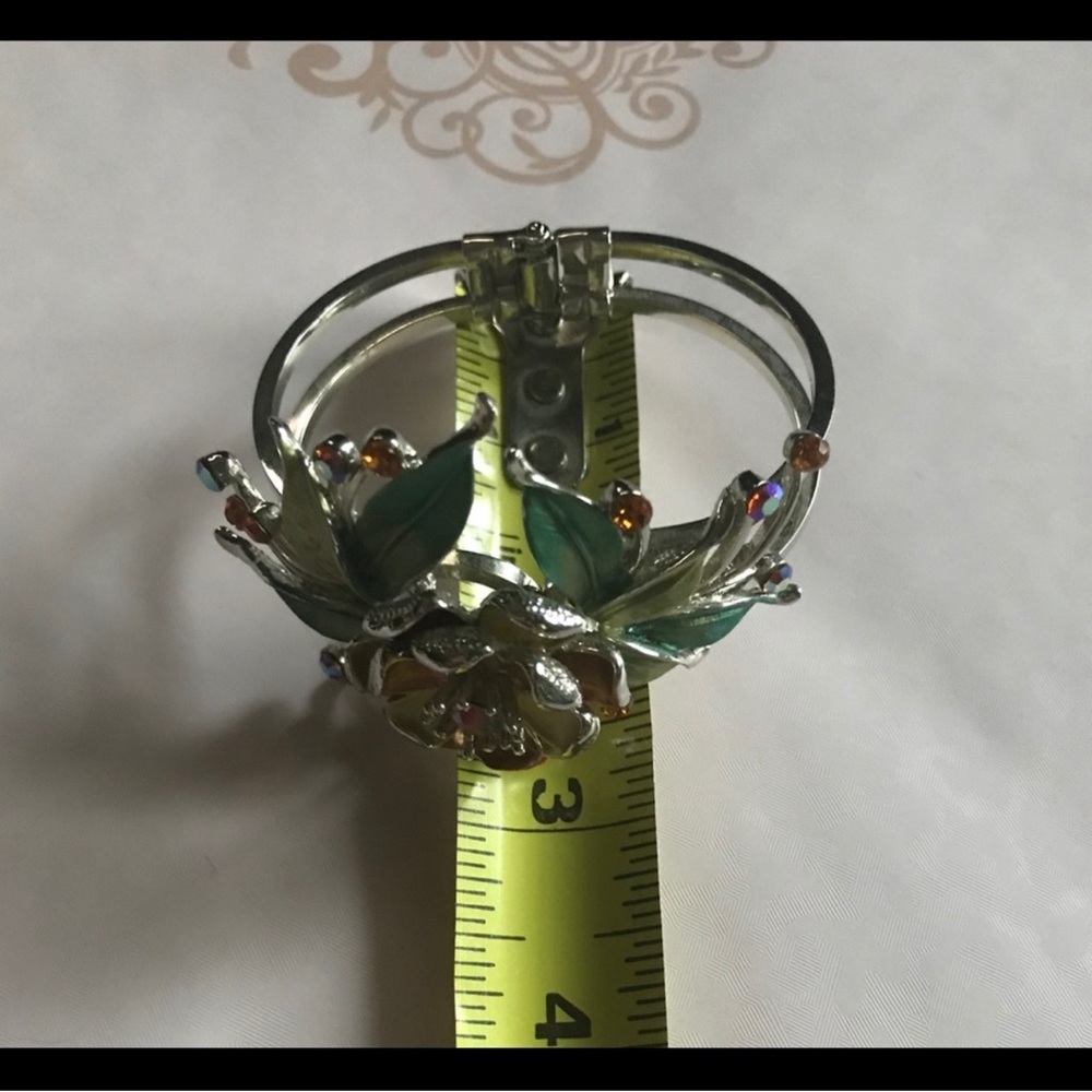 Floral Green and Gold Bracelet - Picture 5 of 10